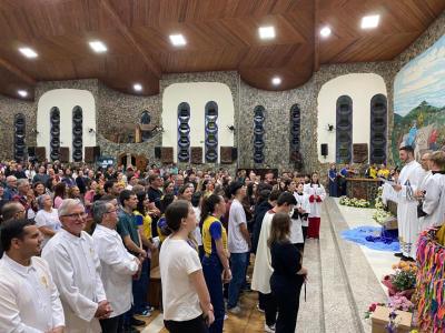 Padre Joaquim preside o oitavo dia da Novena em honra a Nossa Senhora Aparecida em Laranjeiras do Sul